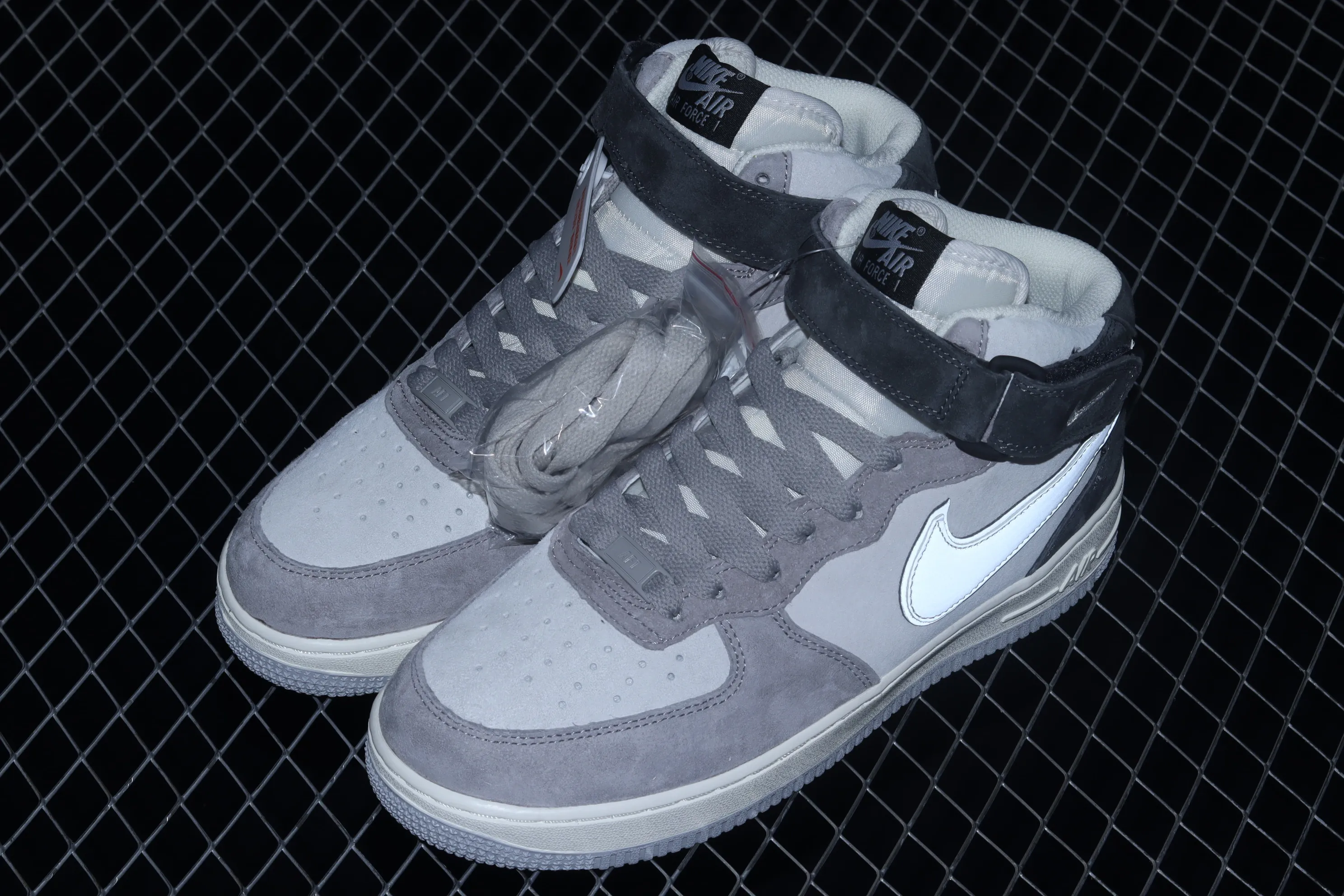 All categories Nk Air Force 1 Air Force series Nk Air Force 1 Mid Air Force mid-top Nk Air Force 1'07 Mid beige gray and black color Air Force 1 mid-top casual sneakers DG9158-616